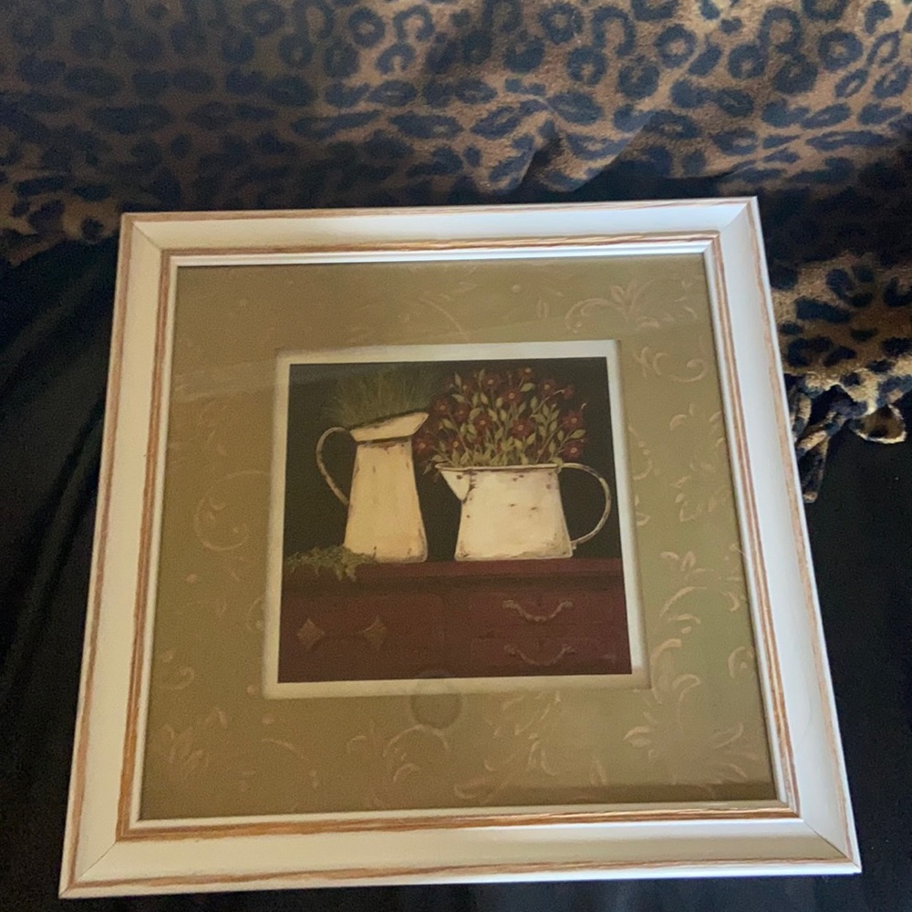 Greet condition frame cream distressed with olive Matt cream and burgundy colors